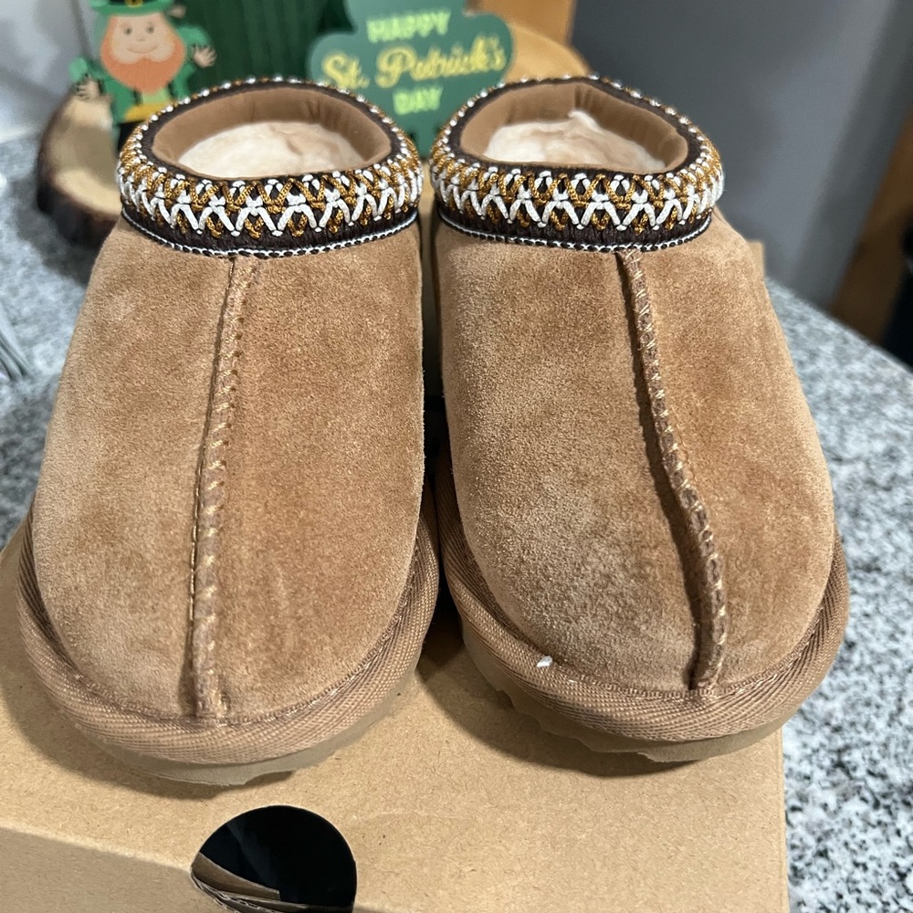 UGGS… toddler size 10. Great condition only wore 2X’s.
